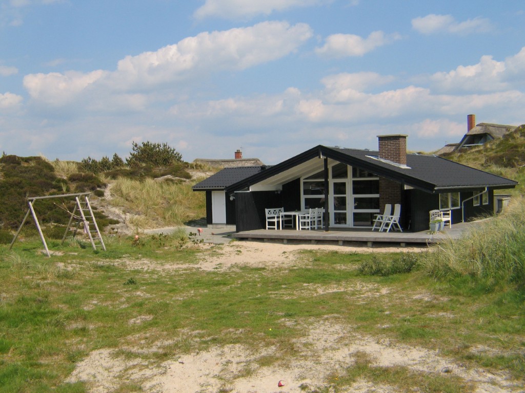 Houses with outdoor contact for electric cars